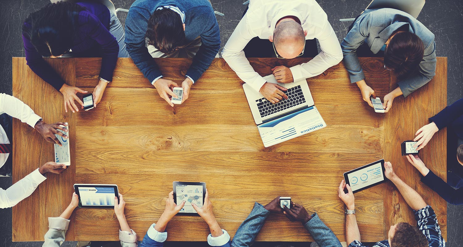 using-social-media-mobi-2